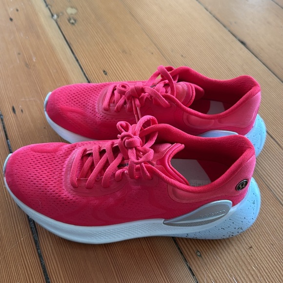 Lululemon Beyondfeel Runners Red Glow Women’s Size 7 - Picture 4 of 5